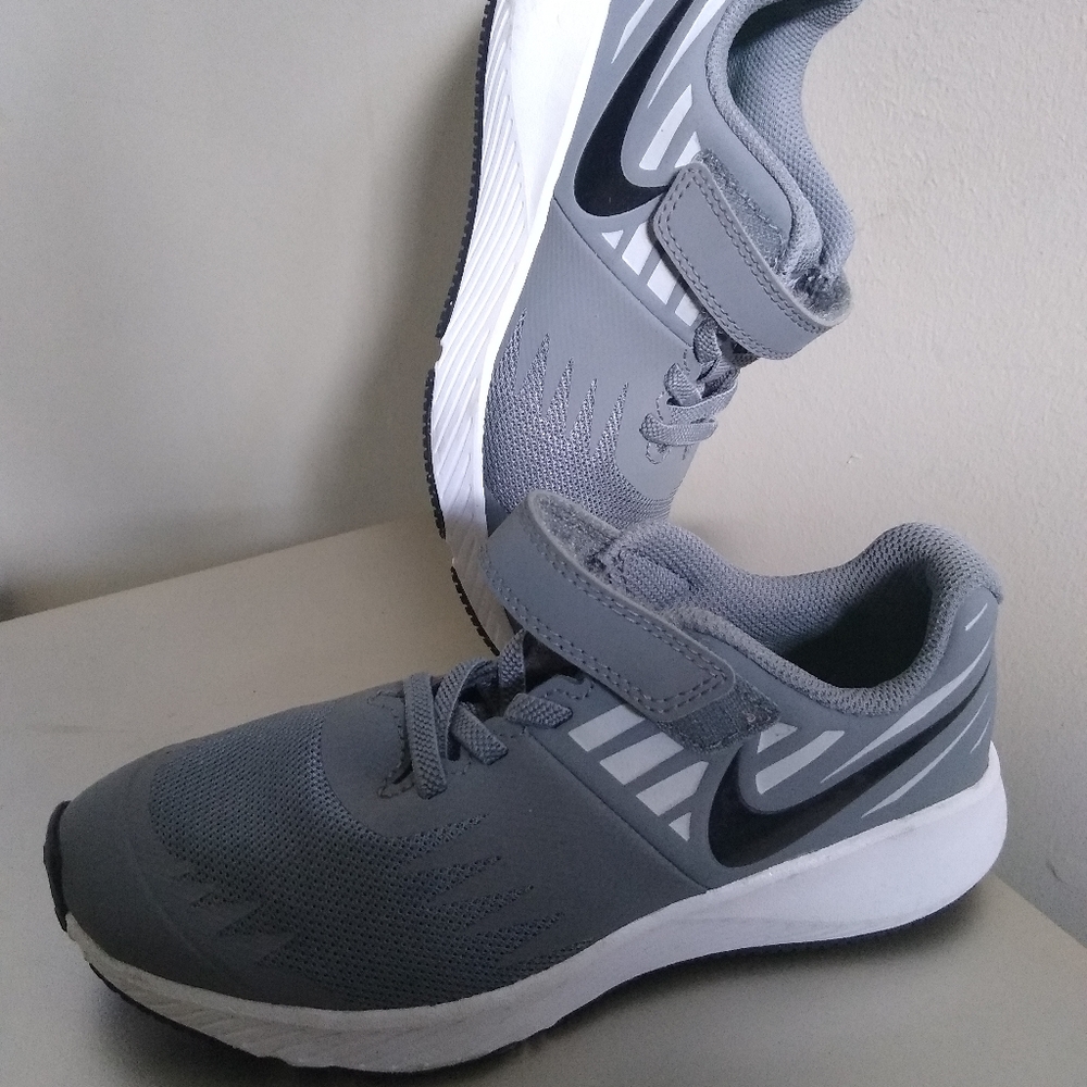 Youth Grey Nike/ Size 1